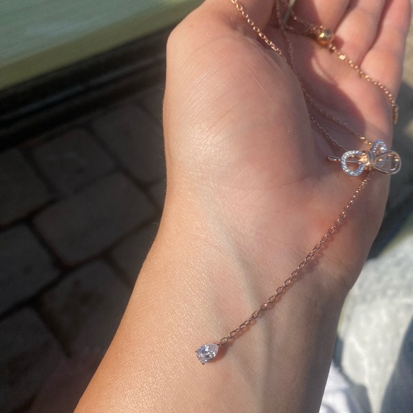 Stunning SWAROVSKI bow and crystal necklace NWOT - Picture 4 of 7